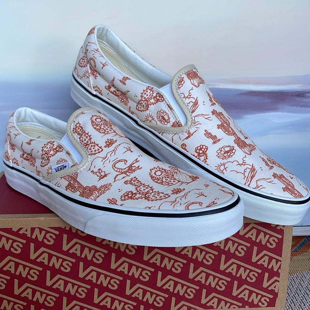Vans Men’s Classic Slip-On 
Desert Vibes Turtledove/Tr Wht
VN0A5JLX8NL
Sneakers - Picture 5 of 16